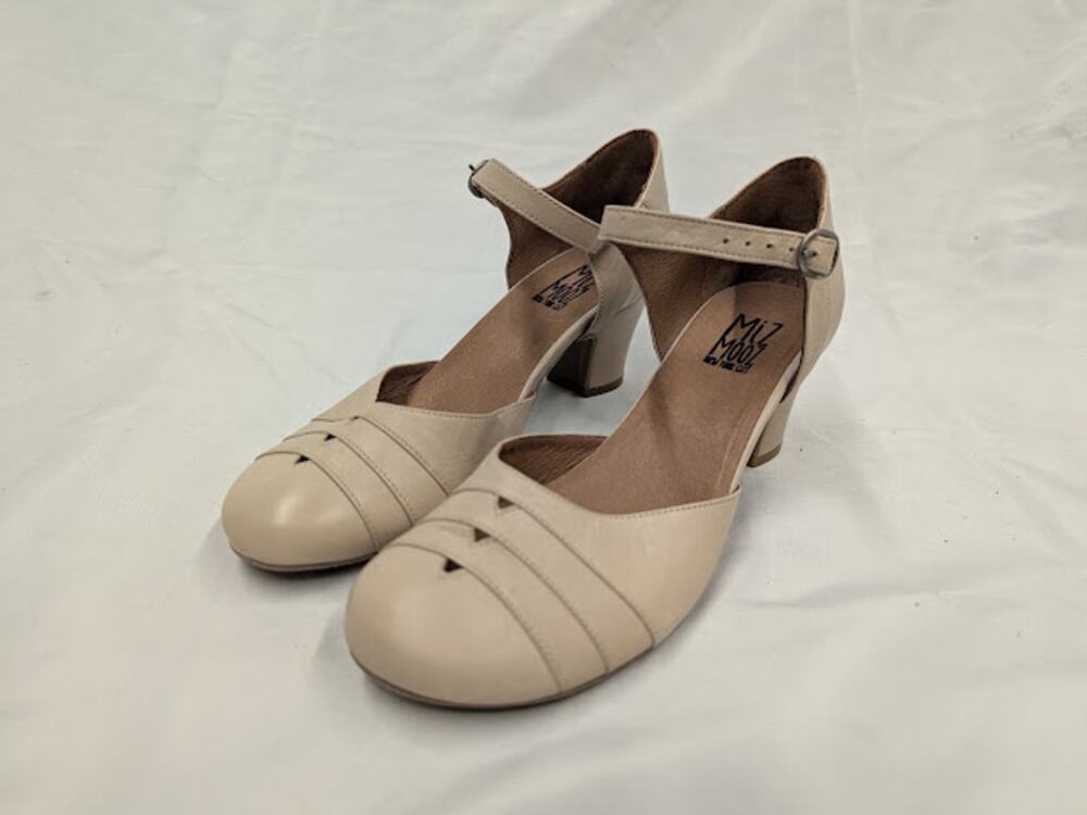 Miz Mooz Frenchy Pumps Womens Sz 8 Nude Mary Jane Retro Heels